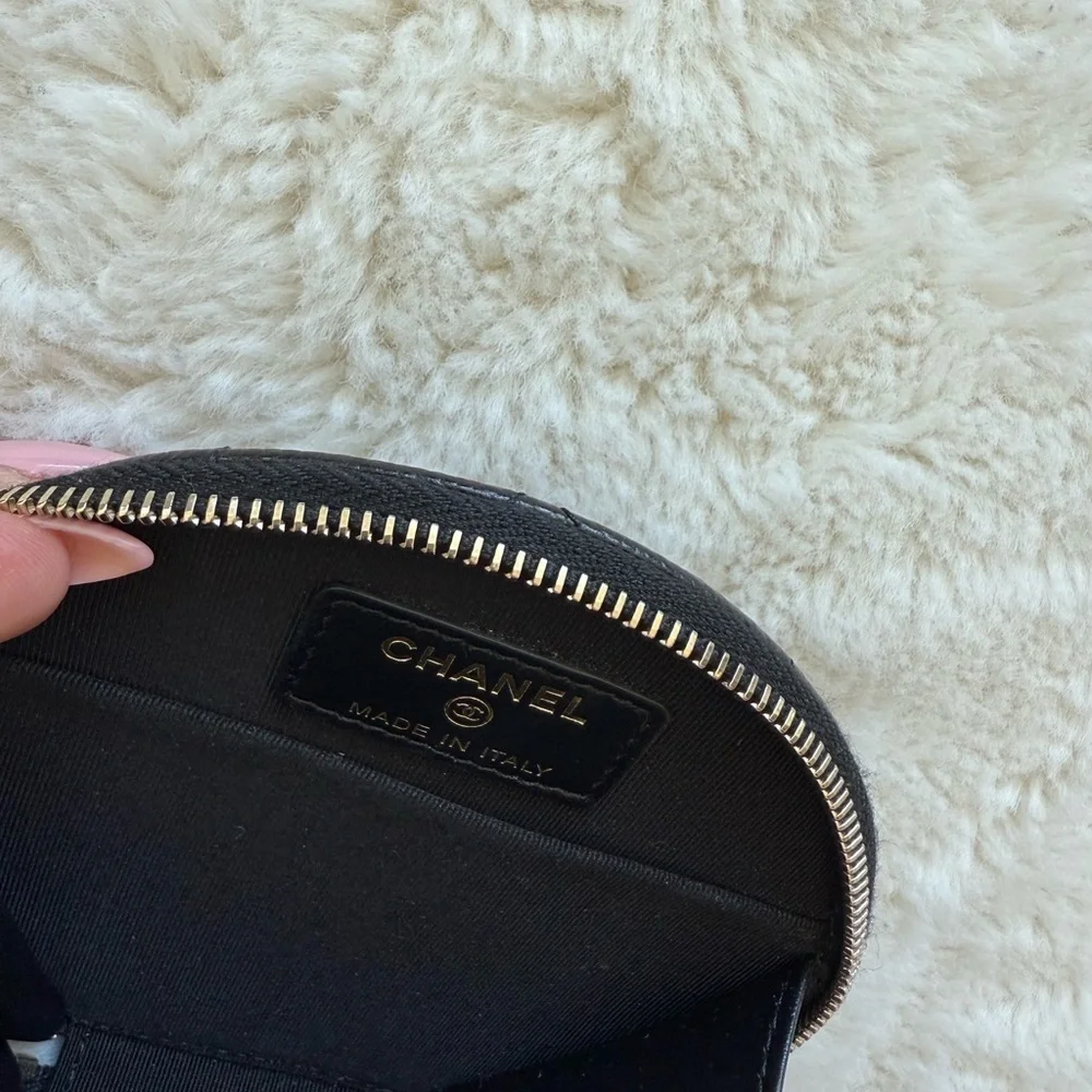 NEW!!! CHANEL crossbody caviar leather bag Authentic Retail 4600$